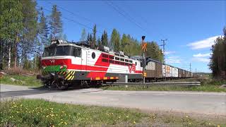 Freight train 3402 passes Kilpakorpi level crossing