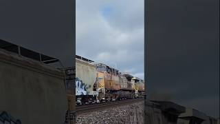 CN M302 with UP 5606 and Wisconsin Central hoppers Jan 04/25 #canadiannational #unionpacific#cntrain