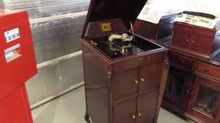 VICTROLA VV-XIV  BRITISH ?  YES HMV  CHECK IT OUT.