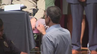 Former US Senator Beto O'Rourke confronts TX Gov. Greg Abbott during school shooting news conference