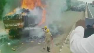 Cauvery unrest continues, protesters burn truck at NH 4 - ANI News