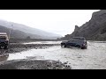 Óskar að skella sé yfir krossá crossing the glacial river krossa