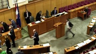 Pernar trči po Sabornici!