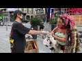 feeding the homeless100 burgers in ny.コロナ不況の中、ホームレスにハンバーガー１００個を配ってきました。