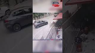 #shorts | ਪਹਾੜਾਂ 'ਚ ਸਾਵਧਾਨੀ ਨਾਲ ਕਰੋ Overtake, ਨਹੀਂ ਤਾਂ...! | Solan Car Accident News | News18 Punjab