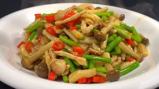 Today I will share a home-cooked dish, Fried Pork with Garlic Moss and Mushrooms