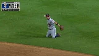 HOU@TEX: Altuve dives, slides, throws from his knees