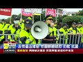 反勞基法修惡勞團朝總統府扔鞋抗議