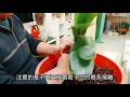 演示君子兰的换盆方法！使用这种花土长满了大白根，每年都能开花