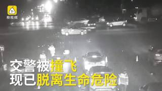 山东交警查酒驾被撞飞，被送医抢救