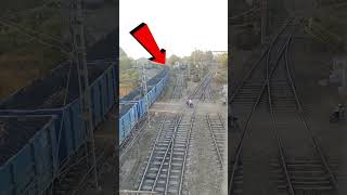 ट्रेन ऊधर से आ रही थी लेकिन देख नहीं पाए और ट्रेन ने बाइक सहित 😱 #youtubeshorts luma facts train