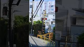 制限速度15㎞の超急カーブ (阪急伊丹線の塚口駅)　On a Sharp Curve, Hankyu Tsukaguchi Station (Amagasaki City, Japan)