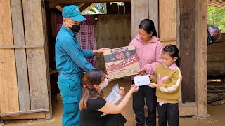 The little girl was happy when two benefactors from abroad gave her a meaningful gift.