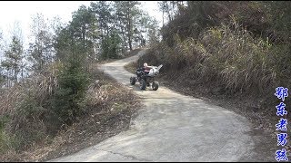 老男孩受人之托,送电视上山顶给老大爷安装,真是服务到家
