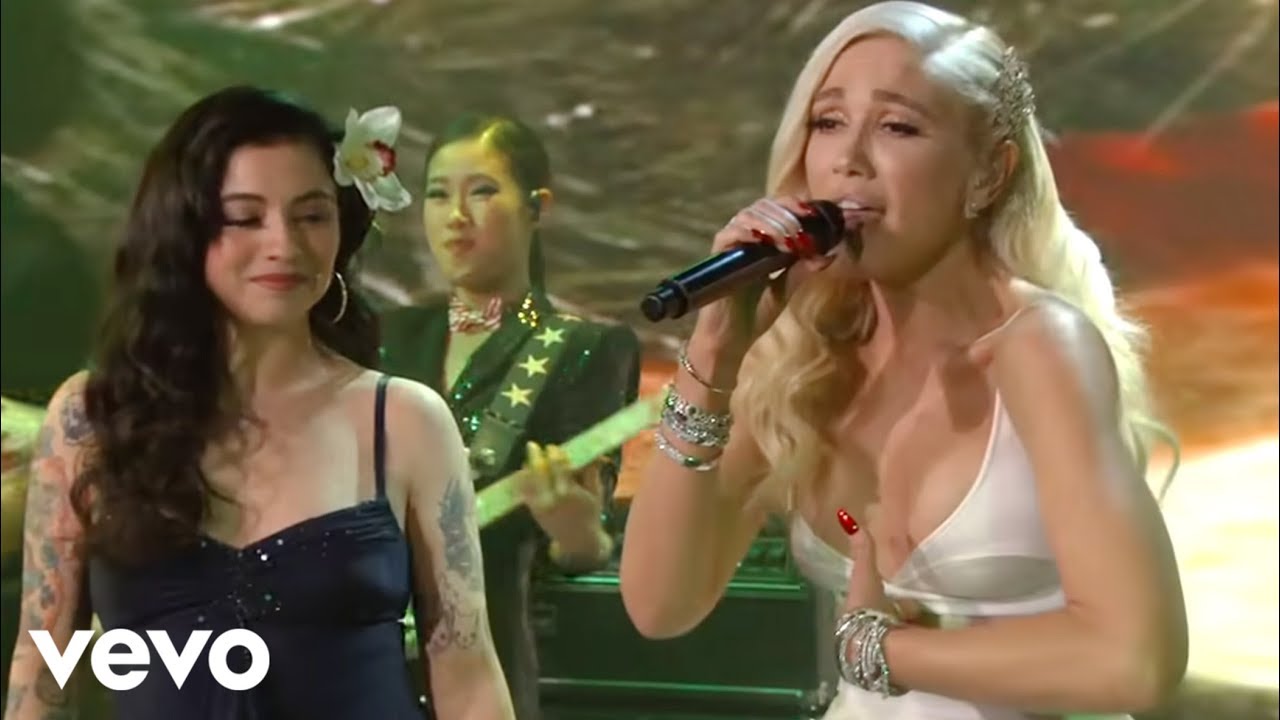 Gwen Stefani - Feliz Navidad (feat. Mon Laferte) Gwen Stefani - Feliz Navidad (feat. Mon Laferte)