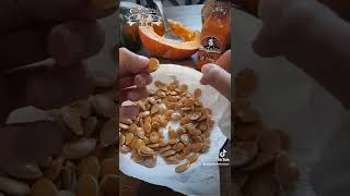 香脆辣 烤南瓜子做法 Rosted Pumpkin Seeds Recipe