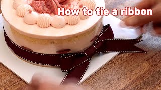 How to beautifully tie a ribbon to a cake