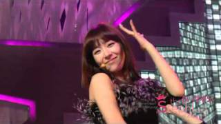 Tiffany - Reaction to Sooyoung's Pterodactyl Fangirl Run Devil Run [MBC Gayo 2010]