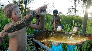 Primitive Technology | Catch n Cook Fish Eating Delicious