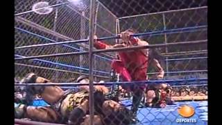 Charly Manson, Chessman, Cibernético vs Cuervo, Escoria, Ozz in a cage match