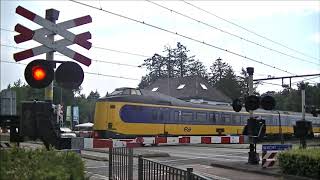 Spoorwegovergang Nunspeet // Dutch railroad crossing