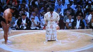 TAKAYASU vs KYUKOTENHU day 1 Nagoya basho he won  7-13-2014  ( ENGLISH VIDEO )