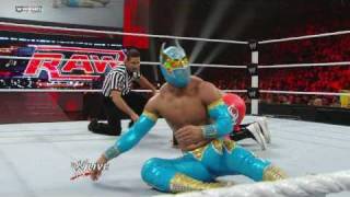 Raw: Sin Cara vs. Primo