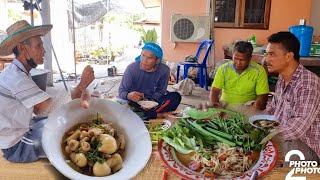 แกงเห็ดรวมเห็ดระโงกเห็ดมันปูเห็ดตะไคให้ช่างกินมื้อเที่ยงส้มตำแซ่บๆครับผม