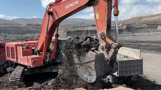 Hitachi Zaxis 670LC Excavator Loading Mercedes \u0026 MAN Trucks - Operator Anogiatis