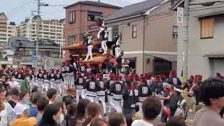 令和４年　岸和田祭の最終日　鳴り物のリズムを少し早めにして菊右衛門橋をテクニックで小さく曲がる大工町。