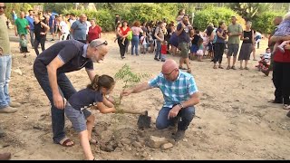 נטיעת עצים קיבוץ אור הנר דרום עוטף עזה לאחר שריפות עפיפוני תבערה עפיפונים