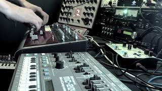 [Gear Demo] Vestax Faderboard sampling Roland MC202