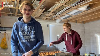 Familie bakt duizenden oliebollen voor kerk in Wijk bij Duurstede [RTV Utrecht]