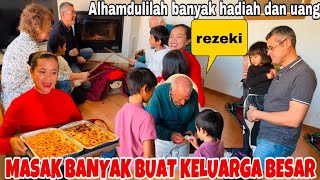 MASAK BANYAK BUAT KELUARGA BESAR SUAMI DAN DAPAT HADIAH DARI MERTUA !!ANAK2 BAHAGIA