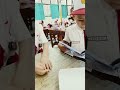 anak kelas 1 sedang menulis