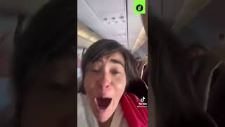 CONMOVEDOR: Argentinos se enteran que son CAMPEONES DEL MUNDO en el avión #shorts