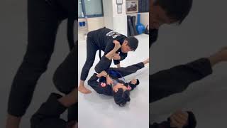 니 슬라이드 패스 하려고 하는 데 라쏘가드로 방어 할때 | Knee Slide Pass With Lasso gurad