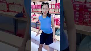 卖蚊香的老板娘，身材让人眼前一亮 #小姐姐直播