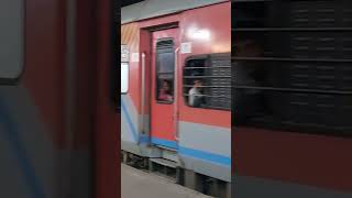 Avadh Express Arrival At Agra Fort Railway Station । #railways #shortsfeed #shorts #viral #train