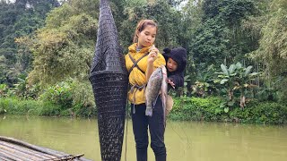 Selling pickles - Mother and daughter go fishing and cooking - The joy of a young single mother