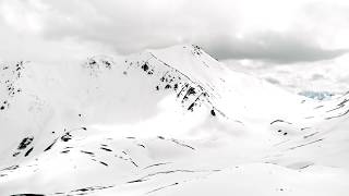 无人机飞跃天山，雪山中藏着一条穿越四季的绝美公路！