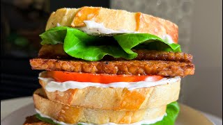 Vegan BLT Sandwich with Tempeh: A Plant-Based Twist on a Classic 🌱🥪