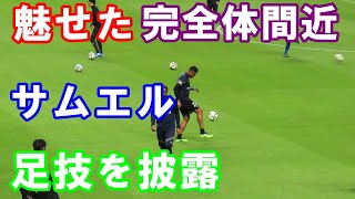 【観客を魅了】足技を披露するサムエル選手