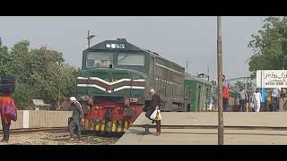 42dn KARAKORAM EXPRESS Lead ZCUP30 6354 DRIGH ROAD JN DEPARTURE view