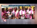 minister jogu ramanna participates in gulabi coolie program adilabad v6 news