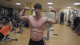 ABS ART Bruno gym workout session muscle posing flexing