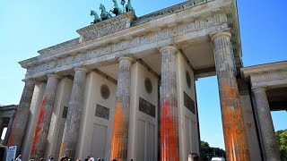 "Letzte Generation" beschmiert Brandenburger Tor: 13 Festnahmen