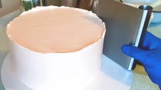 Выравнивание белково-заварным кремом. /Alignment of the protein custard.