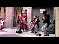 3 músicos de BARCELONA dan un concierto en medio de la CALLE y pasa esto...