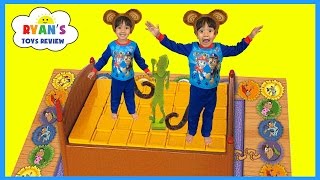 Monkeys Jumping on the Bed Games for Kids!!!